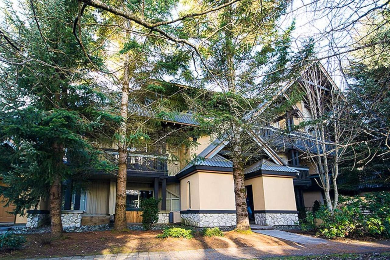 Lagoons By Cozystay Signature Whistler Exterior photo