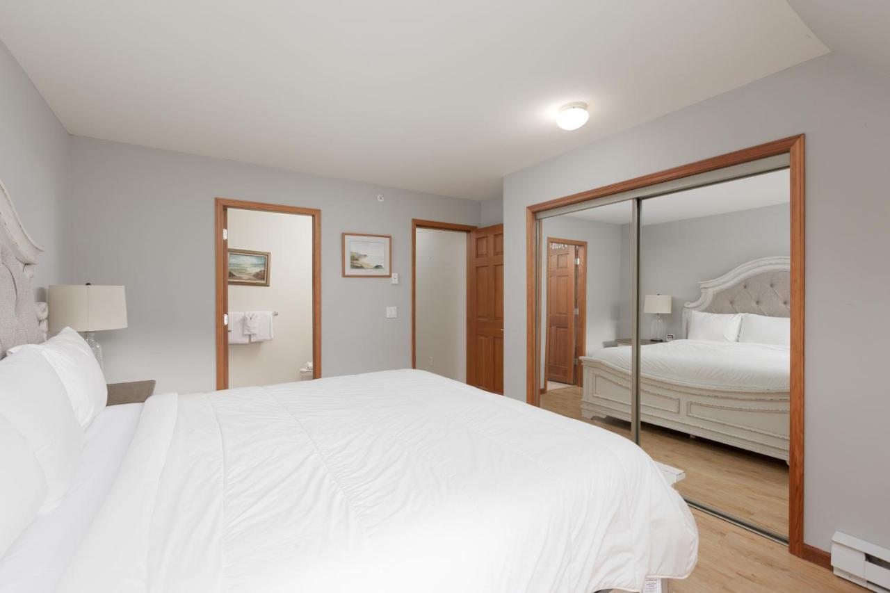 Lagoons By Cozystay Signature Whistler Exterior photo