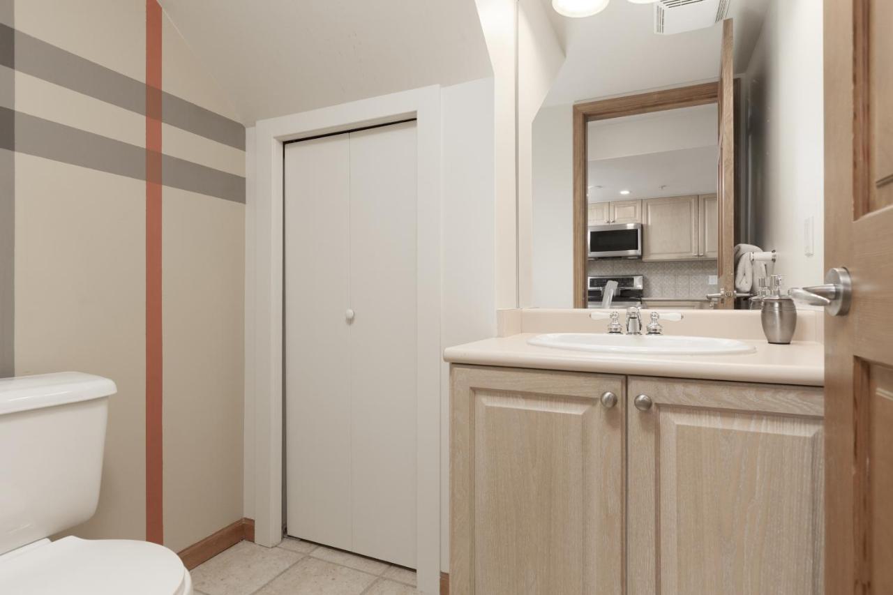 Lagoons By Cozystay Signature Whistler Exterior photo