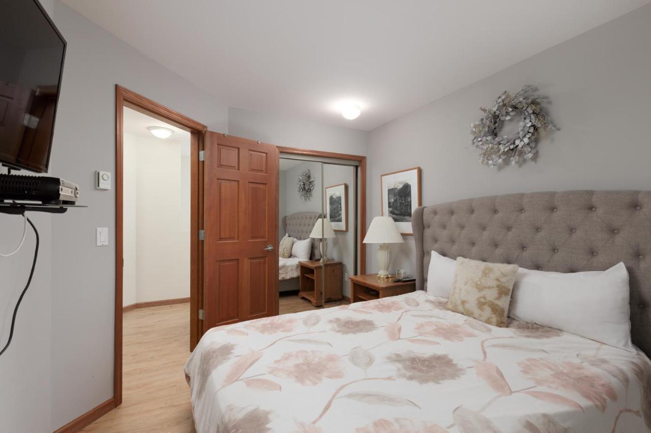 Lagoons By Cozystay Signature Whistler Exterior photo